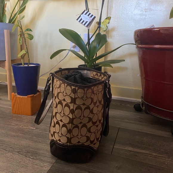 COACH Signature C Bead Tote (L) - Picture 1 of 11